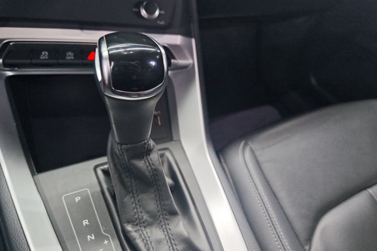 Used Audi Q3 2019 35 TFSI Advanced Style Edition Gear Lever