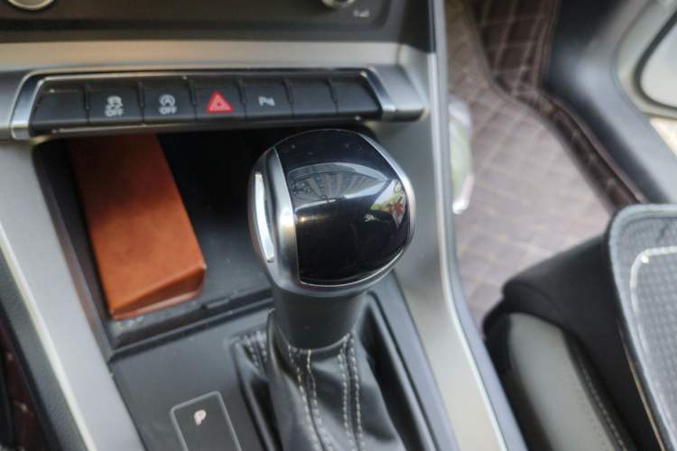 Used Audi Q3 2019 40 TFSI Fashion Dynamic Model Gear Lever