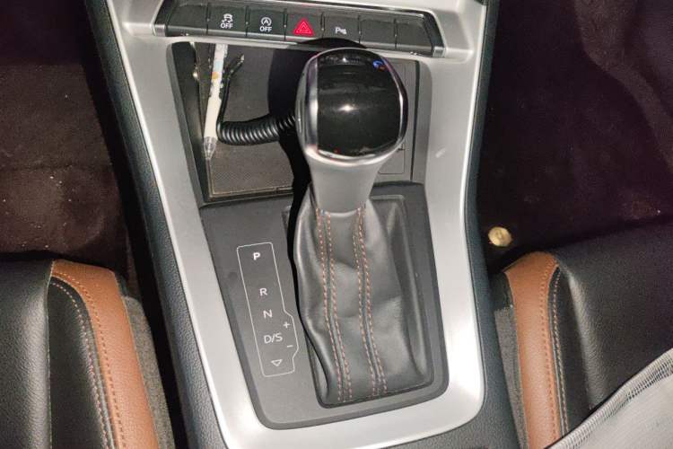 Used Audi Q3 2019 35 TFSI Fashionable and Elegant Model Gear Lever