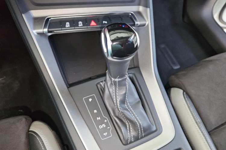 Used Audi Q3 2019 35 TFSI Advanced Dynamic Edition Gear Lever