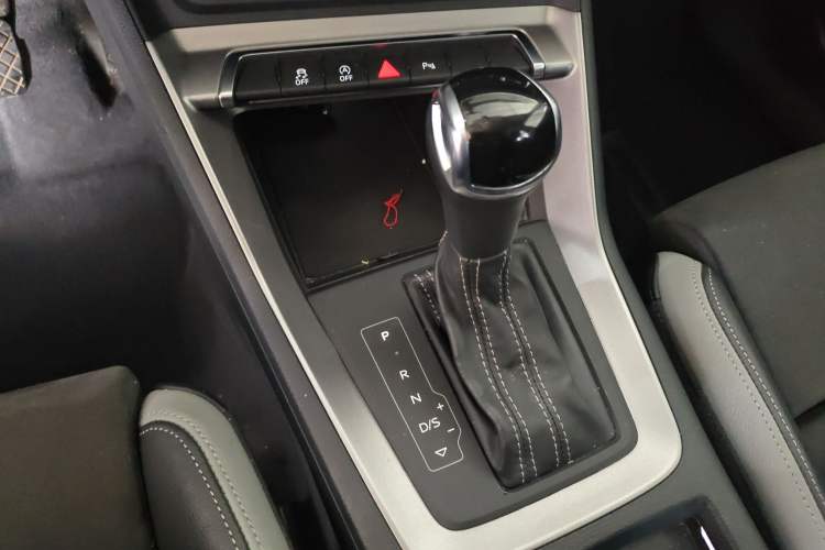 Used Audi Q3 2019 35 TFSI Fashion Dynamic Model Gear Lever