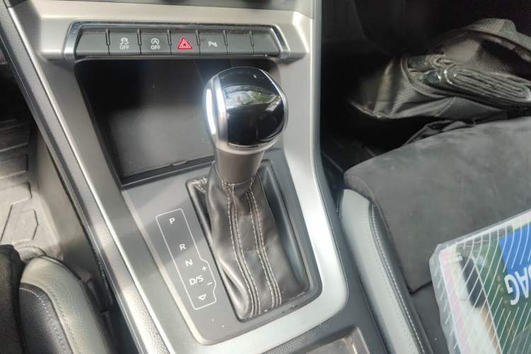 Used Audi Q3 2019 40 TFSI Fashion Dynamic Model Gear Lever