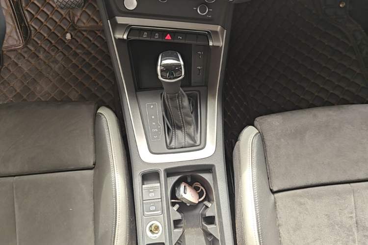 Used Audi Q3 2019 35 TFSI Fashion Dynamic Model Gear Lever