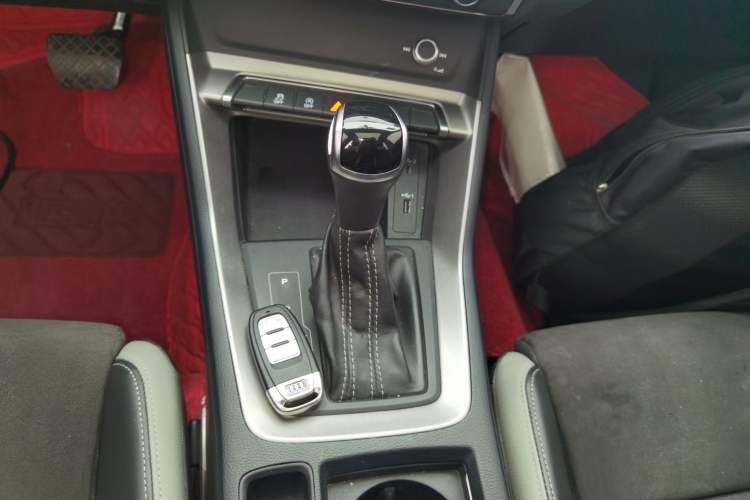 Used Audi Q3 2019 35 TFSI Advanced Dynamic Edition Gear Lever