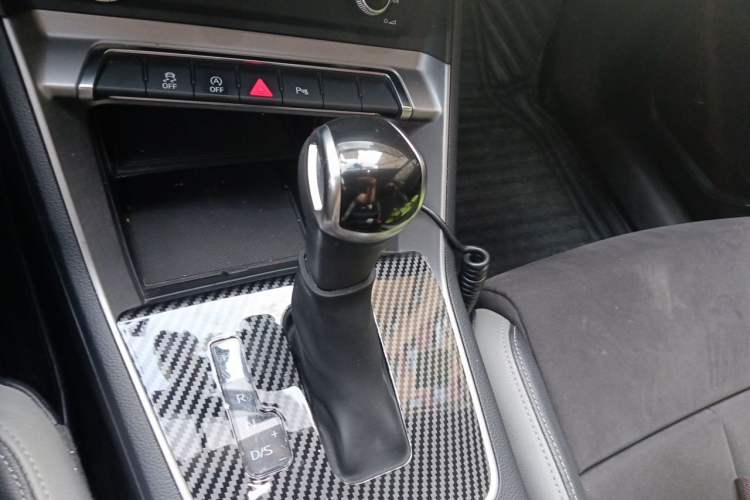 Used Audi Q3 2019 35 TFSI Advanced Dynamic Edition Gear Lever