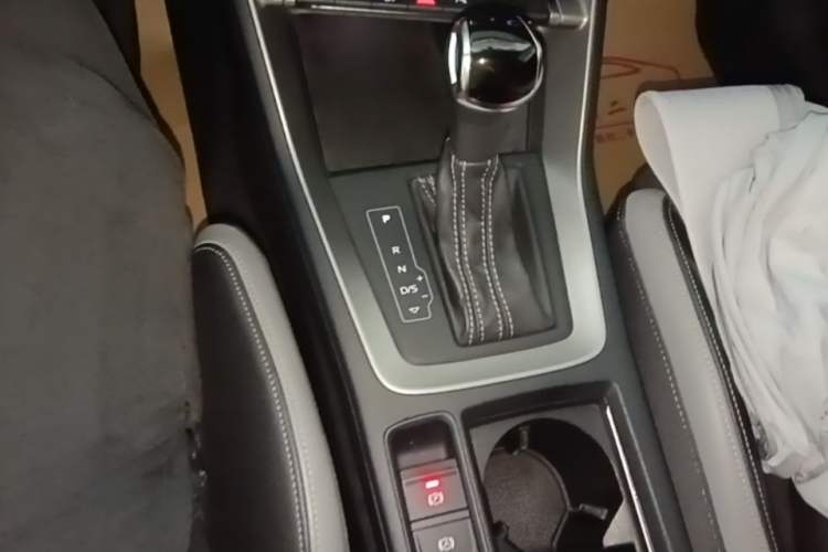 Used Audi Q3 2019 35 TFSI Advanced Dynamic Edition Gear Lever