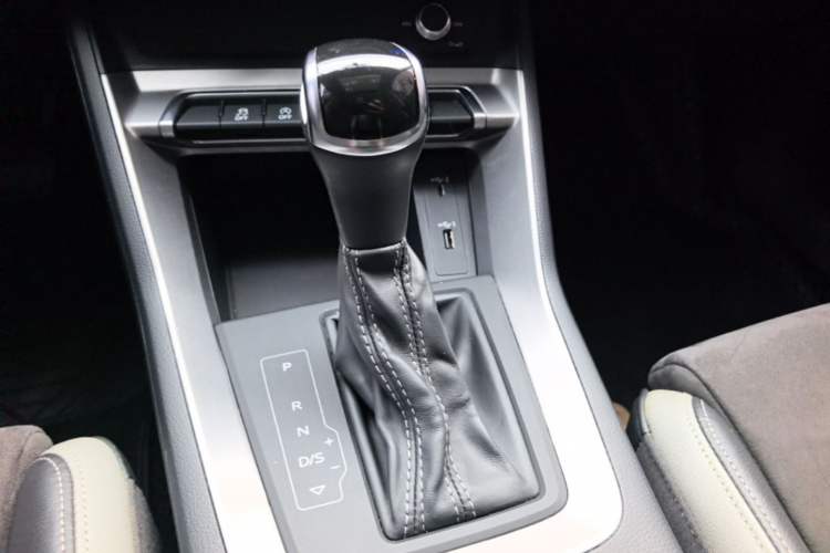 Used Audi Q3 2019 35 TFSI Advanced Dynamic Edition Gear Lever