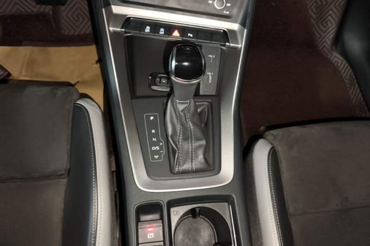 Used Audi Q3 2019 35 TFSI Fashion Dynamic Model Gear Lever