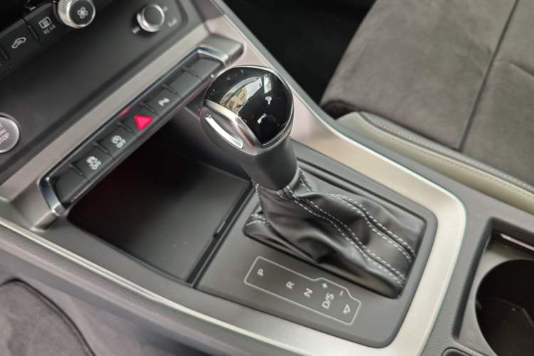 Used Audi Q3 2019 40 TFSI Fashion Dynamic Model Gear Lever