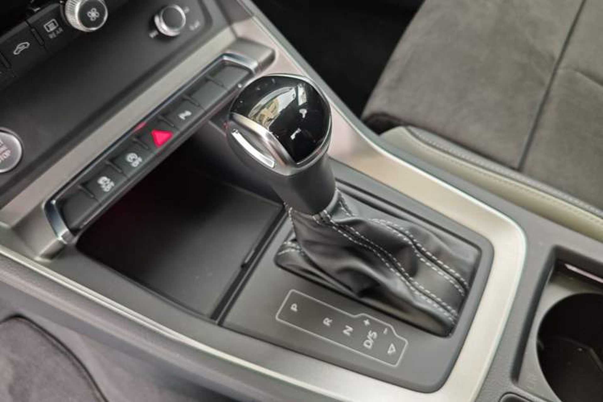Used Audi Q3 2019 40 TFSI Fashion Dynamic Model Gear Lever