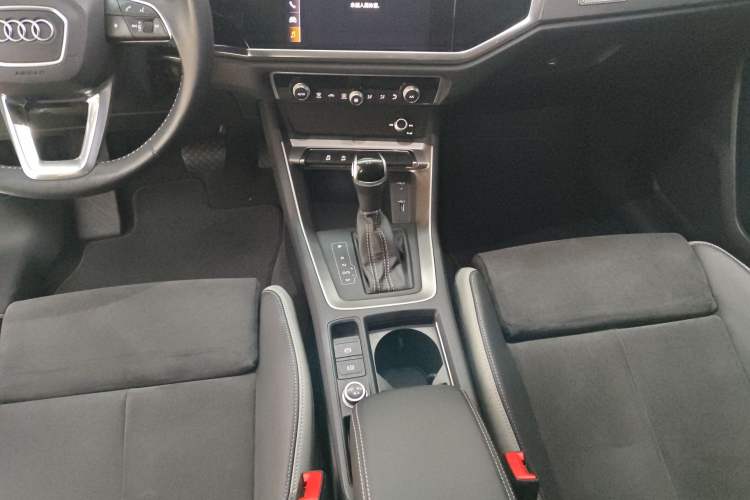 Used Audi Q3 2019 35 TFSI Advanced Dynamic Edition Gear Lever