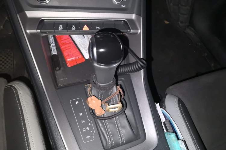 Used Audi Q3 2019 35 TFSI Advanced Dynamic Edition Gear Lever