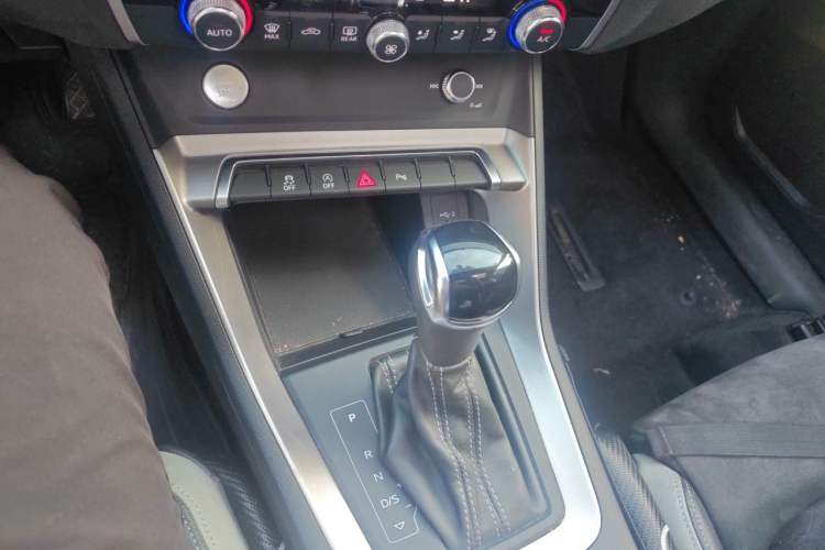 Used Audi Q3 2019 35 TFSI Fashion Dynamic Model Gear Lever