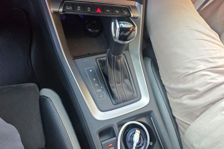 Used Audi Q3 2019 45 TFSI quattro Luxury Dynamic Edition Gear Lever
