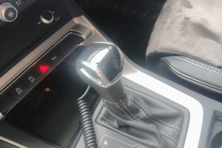 Used Audi Q3 2019 35 TFSI Fashion Dynamic Model Gear Lever
