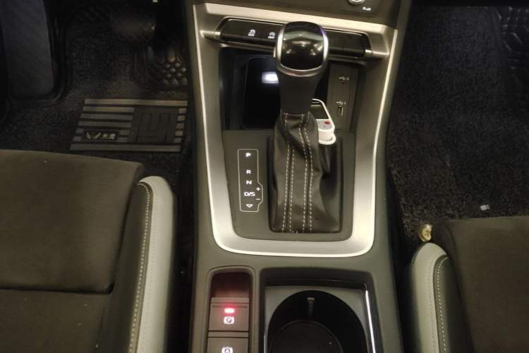 Used Audi Q3 2019 35 TFSI Advanced Dynamic Edition Gear Lever
