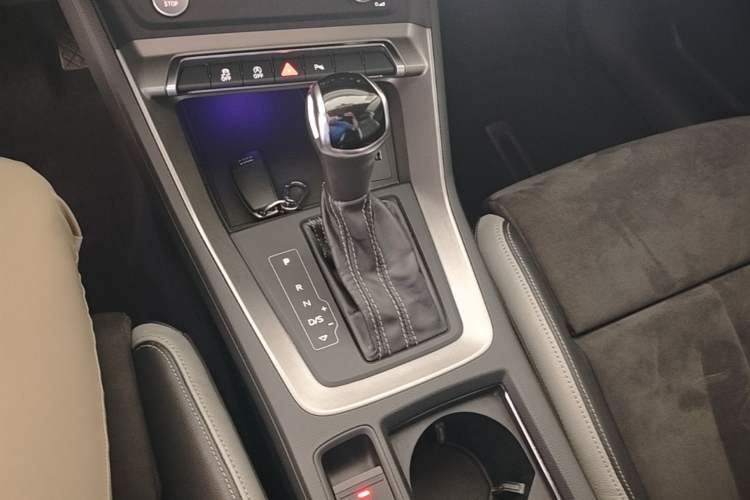 Used Audi Q3 2019 40 TFSI Fashion Dynamic Model Gear Lever
