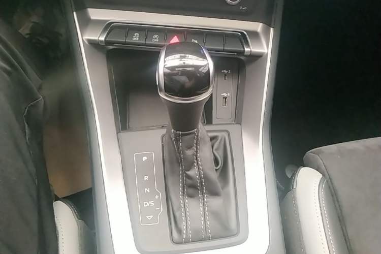 Used Audi Q3 2019 35 TFSI Advanced Dynamic Edition Gear Lever