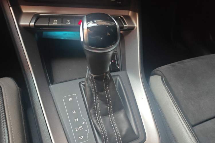 Used Audi Q3 2019 40 TFSI Fashion Dynamic Model Gear Lever