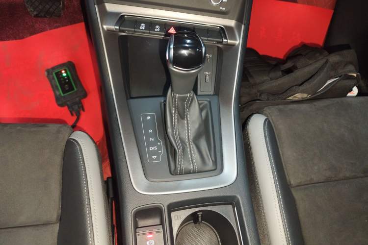 Used Audi Q3 2019 35 TFSI Advanced Dynamic Edition Gear Lever