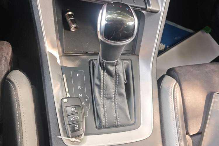 Used Audi Q3 2019 35 TFSI Fashion Dynamic Model Gear Lever