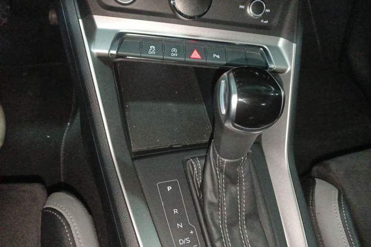 Used Audi Q3 2019 35 TFSI Fashion Dynamic Model Gear Lever