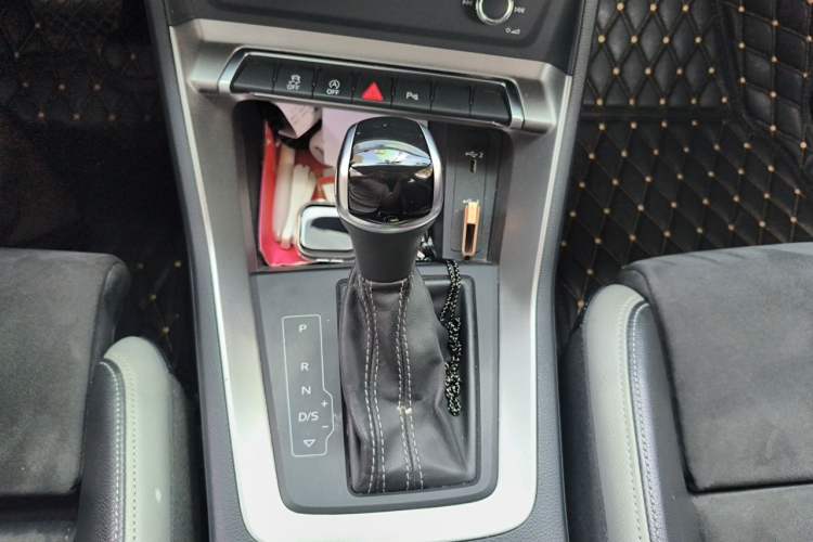 Used Audi Q3 2019 35 TFSI Advanced Dynamic Edition Gear Lever