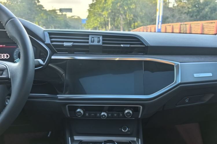 Used Audi Q3 2019 35 TFSI Advanced Dynamic Edition Interior 10