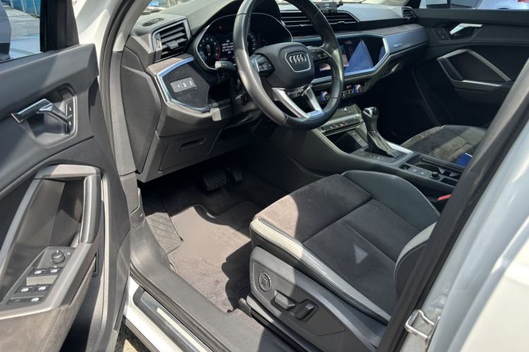 Used Audi Q3 2019 35 TFSI Advanced Dynamic Edition Interior 2