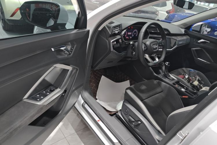 Used Audi Q3 2019 35 TFSI Fashion Dynamic Model Interior 3