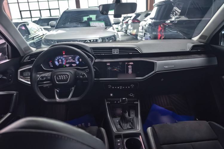 Used Audi Q3 2019 35 TFSI Fashion Dynamic Model Interior 3