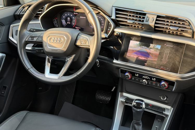Used Audi Q3 2019 35 TFSI Advanced Style Edition Interior 3