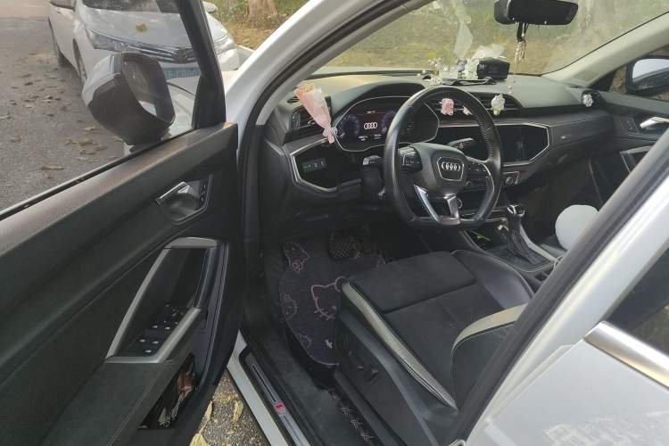 Used Audi Q3 2019 35 TFSI Fashion Dynamic Model Interior 3