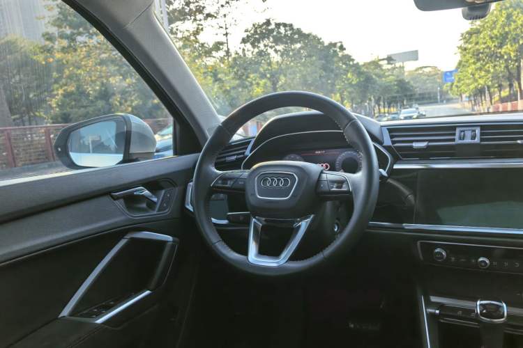 Used Audi Q3 2019 35 TFSI Advanced Dynamic Edition Interior 3