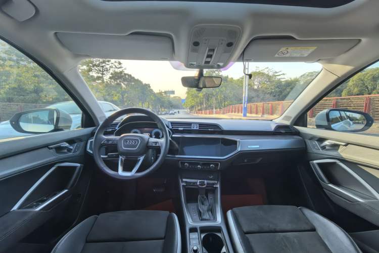 Used Audi Q3 2019 35 TFSI Advanced Dynamic Edition Interior 4
