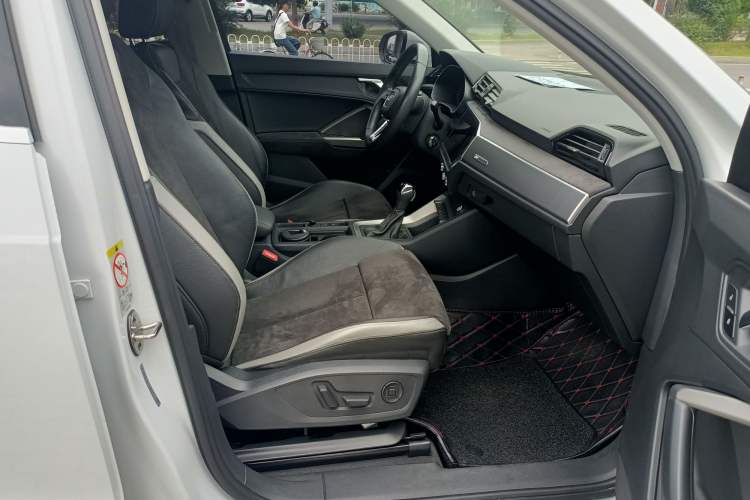 Used Audi Q3 2019 35 TFSI Advanced Dynamic Edition Interior 5