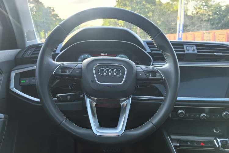 Used Audi Q3 2019 35 TFSI Advanced Dynamic Edition Interior 5