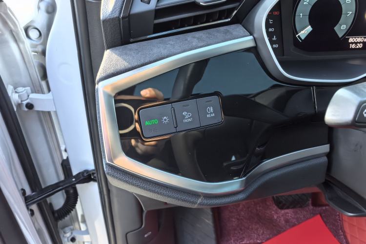 Used Audi Q3 2019 35 TFSI Advanced Dynamic Edition Interior 6