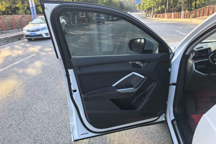 Used Audi Q3 2019 35 TFSI Advanced Dynamic Edition Interior 7