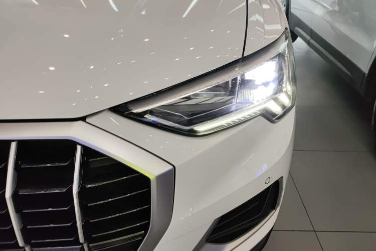 Used Audi Q3 2019 40 TFSI Fashionable and Elegant Model Left Front Headlight
