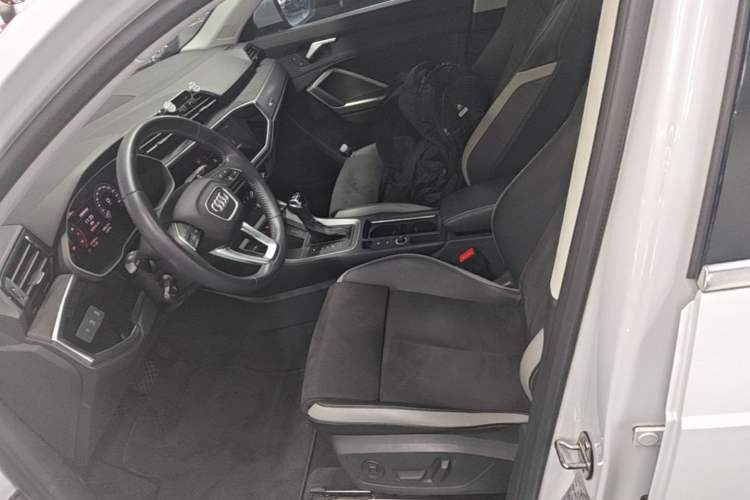 Used Audi Q3 2019 35 TFSI Advanced Dynamic Edition Left Front Seat