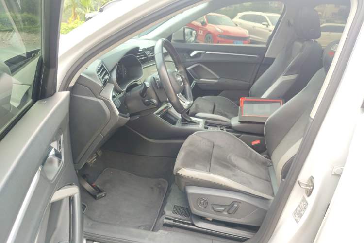 Used Audi Q3 2019 40 TFSI quattro Fashion Dynamic Model Left Front Seat