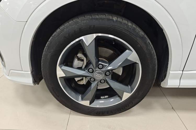 Used Audi Q3 2019 40 TFSI Fashion Dynamic Model Left Front Wheel Hub