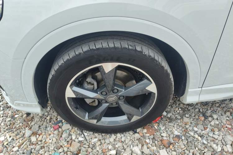 Used Audi Q3 2019 40 TFSI quattro Fashion Dynamic Model Left Front Wheel Hub