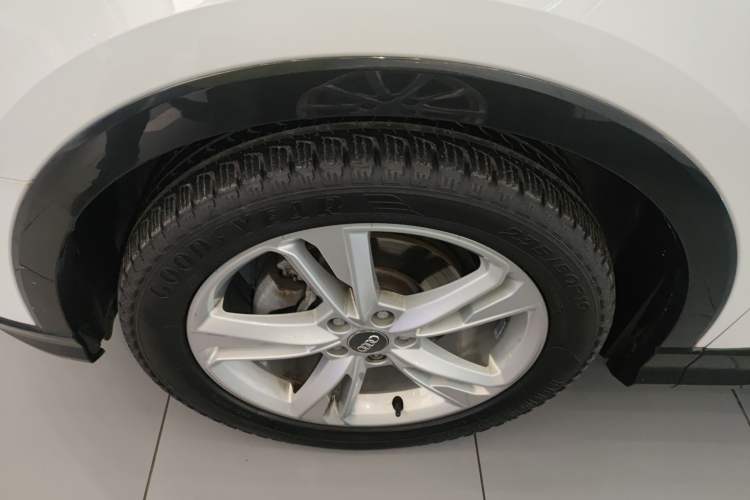 Used Audi Q3 2019 40 TFSI Fashionable and Elegant Model Left Front Wheel Hub