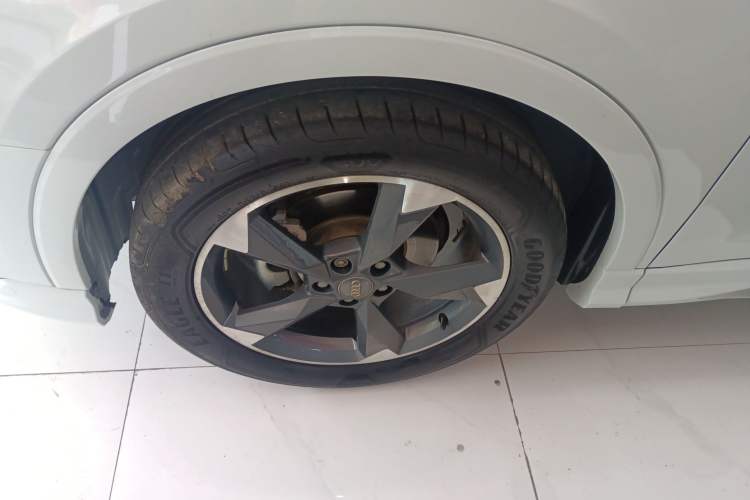 Used Audi Q3 2019 35 TFSI Fashion Dynamic Model Left Front Wheel Hub