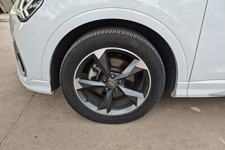 Used Audi Q3 2019 35 TFSI Fashion Dynamic Model Left Front Wheel Hub