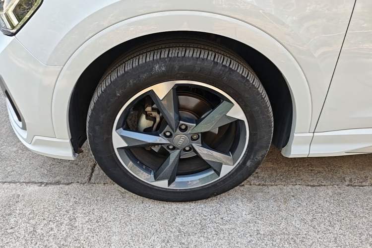 Used Audi Q3 2019 35 TFSI Fashion Dynamic Model Left Front Wheel Hub