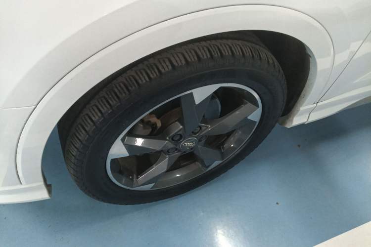 Used Audi Q3 2019 35 TFSI Fashion Dynamic Model Left Front Wheel Hub