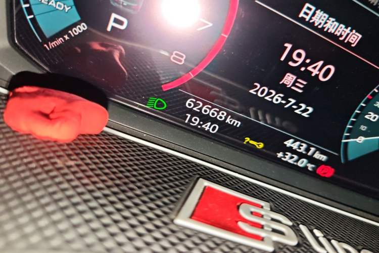 Used Audi Q3 2019 40 TFSI Fashion Dynamic Model Odometer Close Up